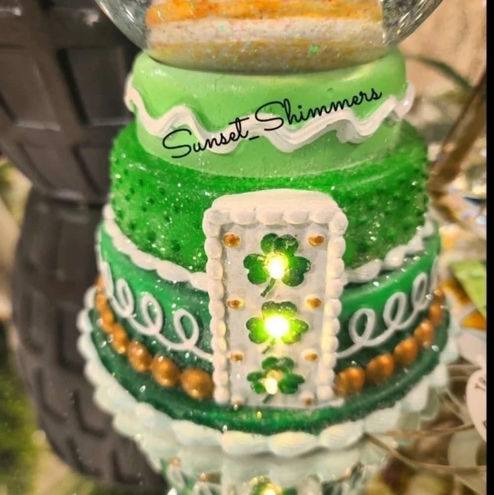 St Patricks Day Light up Gingerbread Tier Cake Rainbow Lucky Shamrock Snowglobe